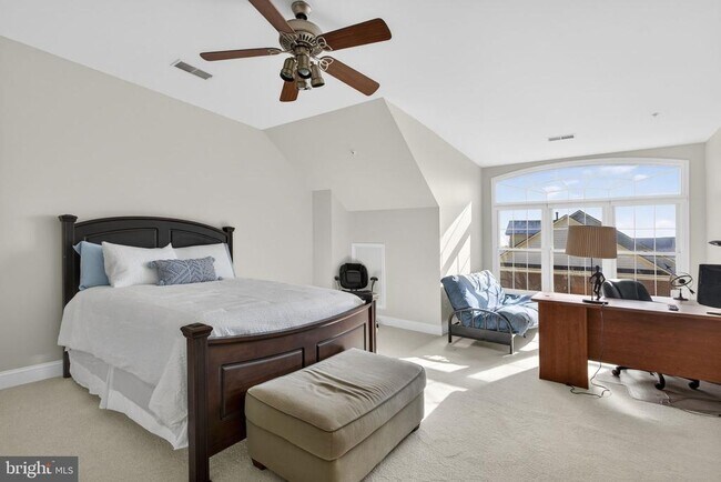 Building Photo - 43789 Water Bay Terrace