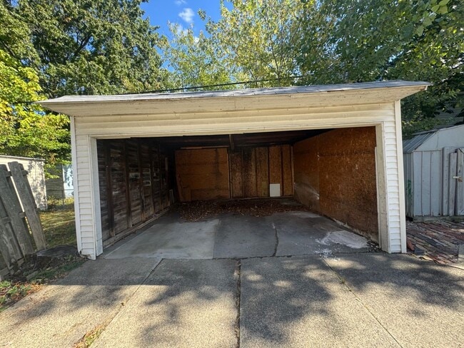 Building Photo - 1541 Hopkins Ave