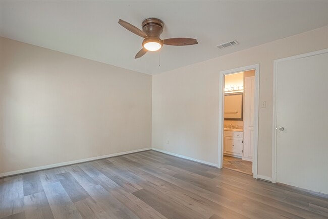 Building Photo - 10217 Longmont Dr