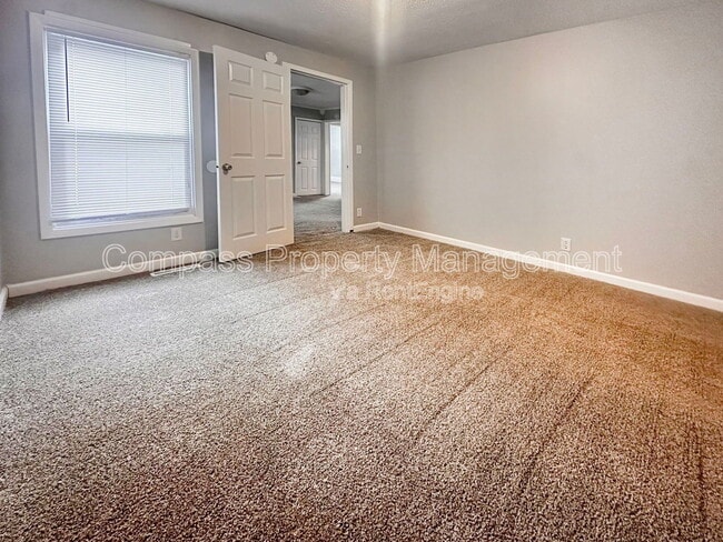 Building Photo - 142 Page St NE