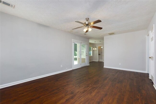 Building Photo - 1200 Mitsy Forest Dr NE