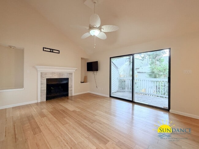 Building Photo - Charming 2 Bedroom Unit in Fort Walton Beach!