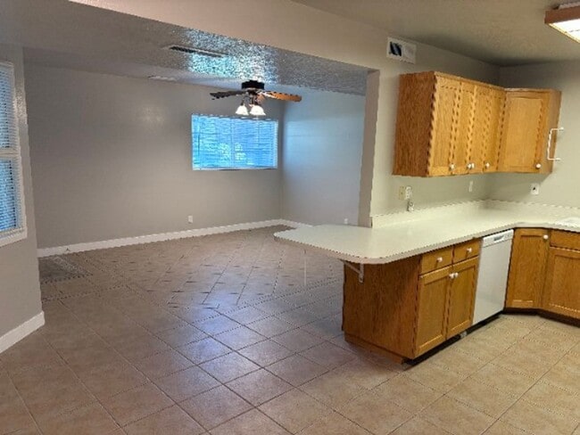 Building Photo - Beautiful Ground Floor Condo Near UVU & I-15 | 3 Bed / 2 Bath