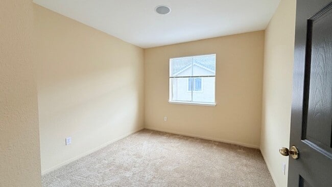 Building Photo - Beautiful 3BD/2.5BA, Multi-Level Townhome in the Shadowhawk Community in Danville- Available NOW!