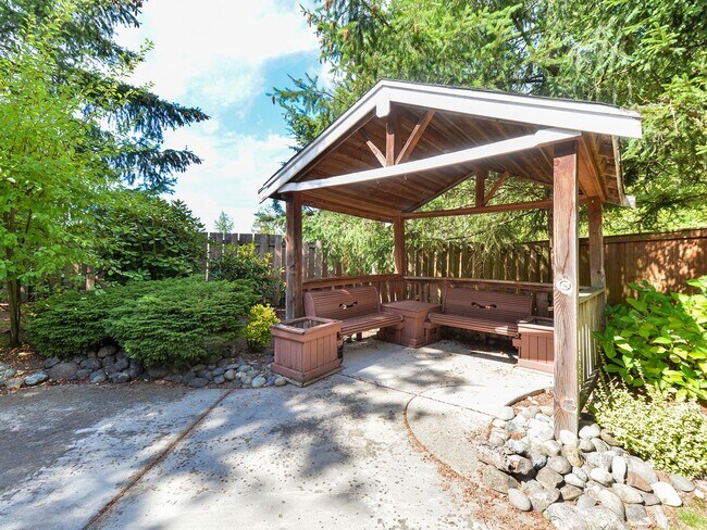 Building Photo - Charming 3-Bedroom Home with Spacious Back...