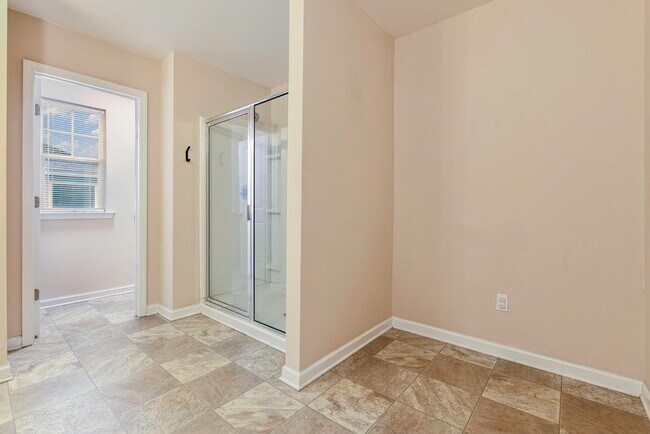 Building Photo - 432 War Admiral Ln