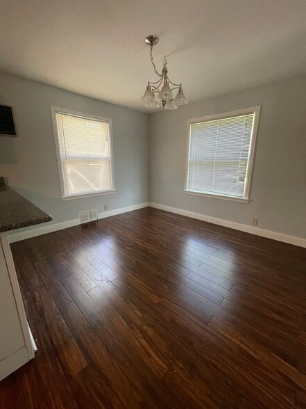 Dining area - 282 N Franklin St