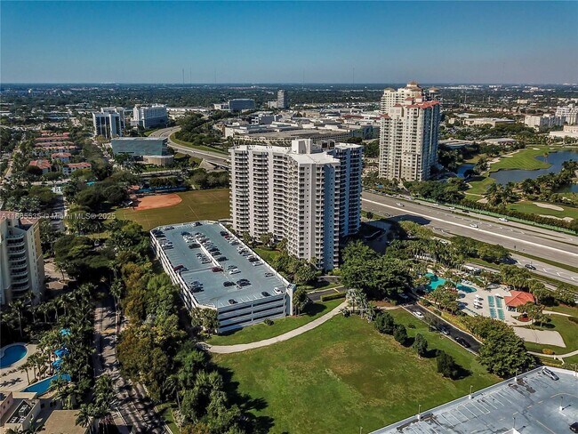 Building Photo - $3,100MONTHLY;3300 NE 191ST STREET #1106 A...