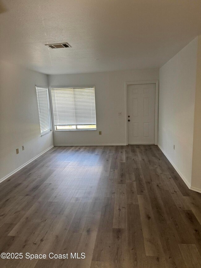 Building Photo - 298 Capron Rd