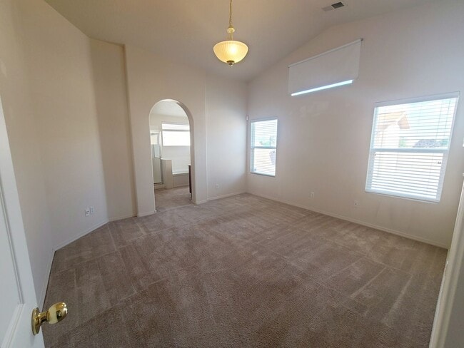 Building Photo - 3 bed 2 bath home in Huning Ranch.  MOVE I...