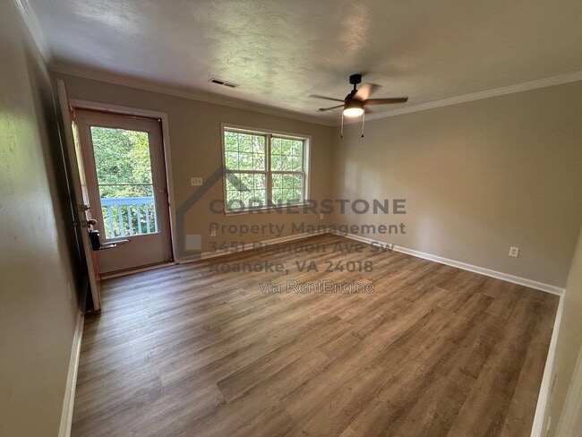 Building Photo - 1662 McCauley Ave