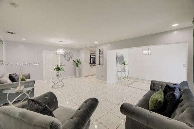 Building Photo - 1240 Peri St