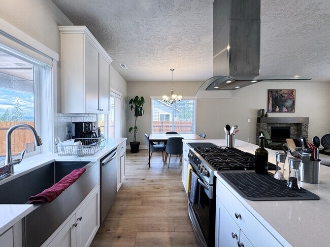 Building Photo - 2771 Cascara Dr