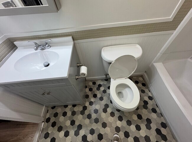 Building Photo - 229 St Luke Ct