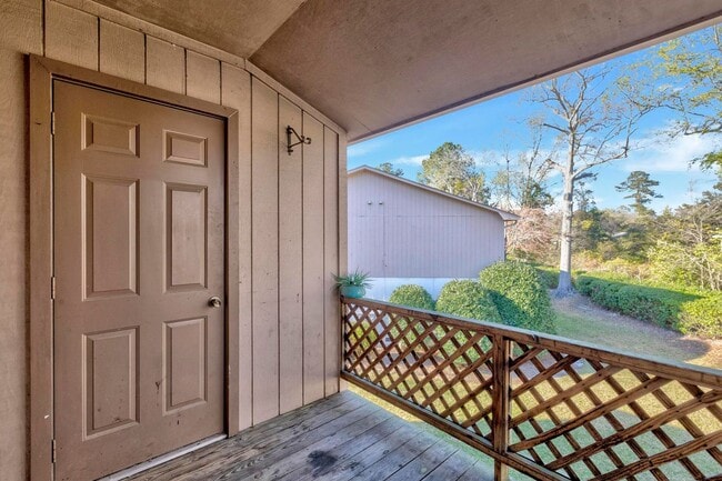 Building Photo - Second Floor Apartment Available in Wilmington!