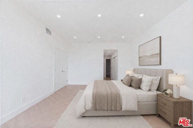 Building Photo - 8455 Fountain Ave