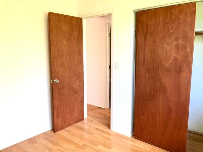 Building Photo - 15-1579-1579 Loke Rd