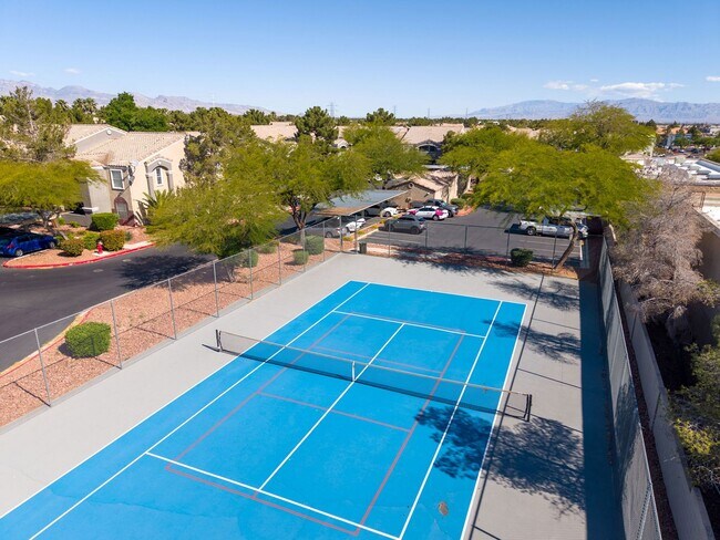 Building Photo - SW!! First floor unit with Balcony!! Gated!! Clubhouse!!  Community pool!! Spa!! Exercise Room!! ...