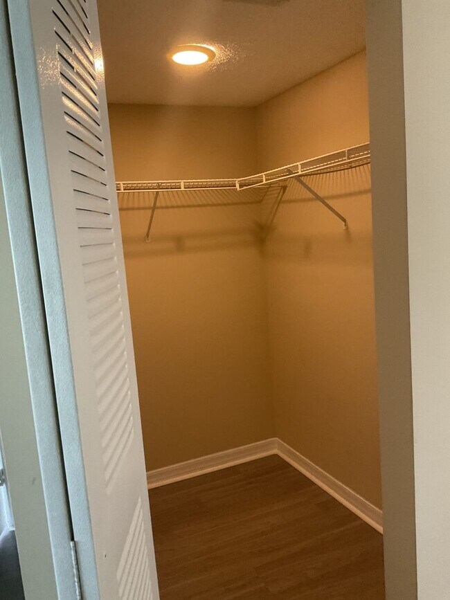 Building Photo - The Grand Isles - Key Lago