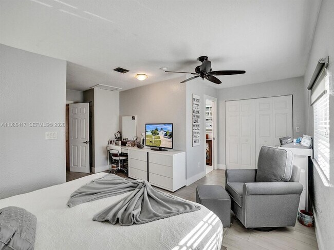 Building Photo - 217 SE 5th St