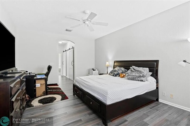 Building Photo - 9728 Vineyard Ct