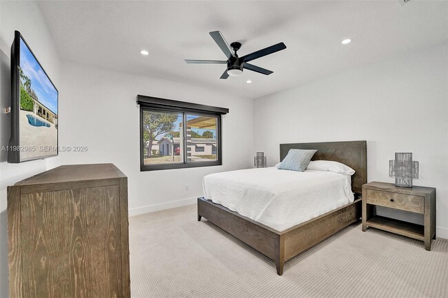 Building Photo - 915 NW 7th St