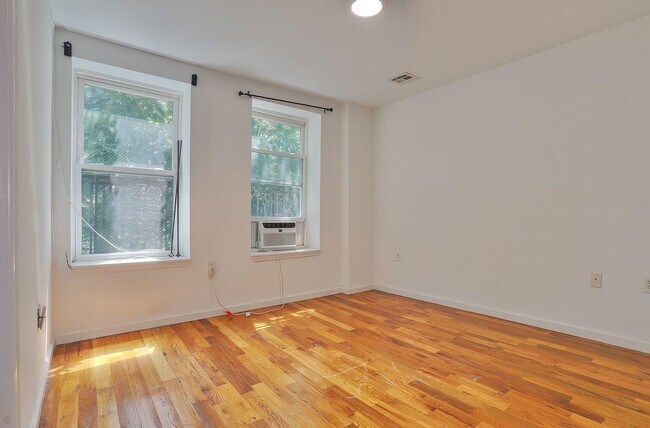 Building Photo - 236 Van Horne St