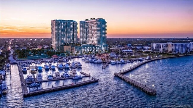 Building Photo - 220 Lake Shore Dr