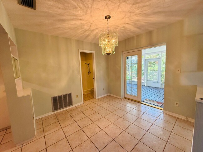 Building Photo - Home in Seminole for rent