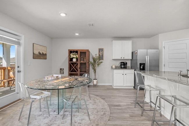 Building Photo - Move-In Ready Guest Room in Fallschase | Furnished Common Areas