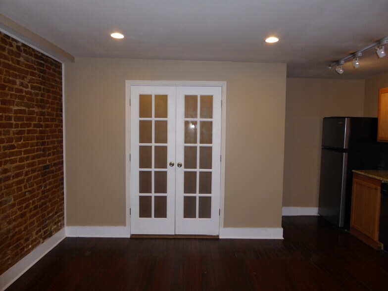 Building Photo - 106 9th St SE