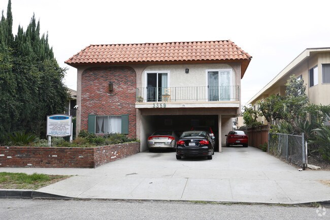 Building Photo - 3359 Mentone Ave