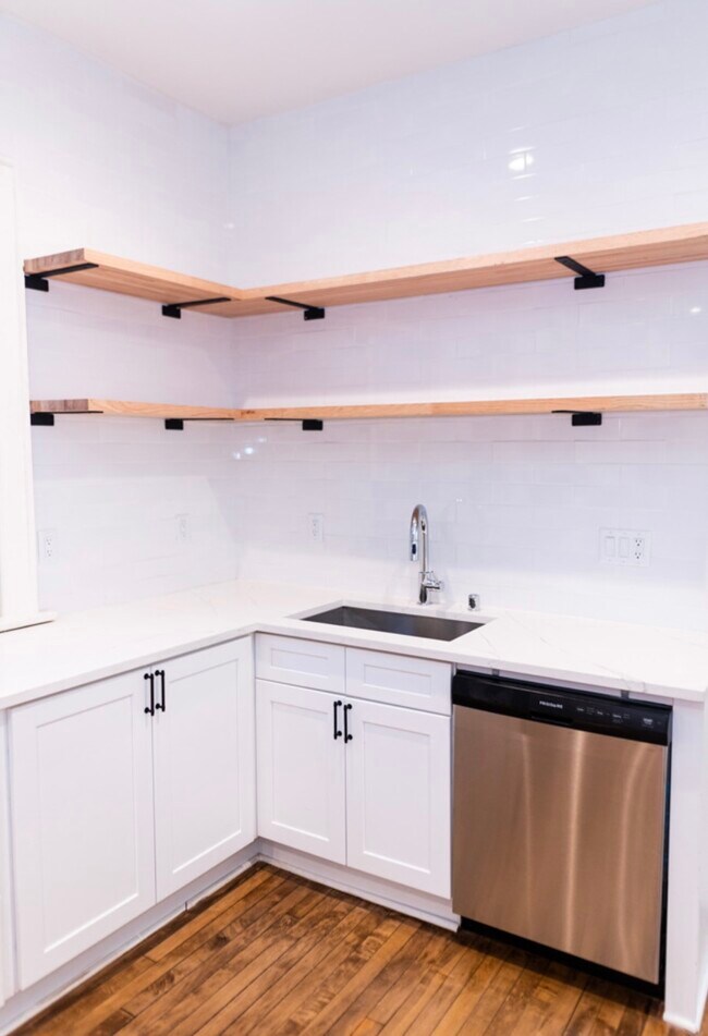 Kitchen - 1512 N Jackson St