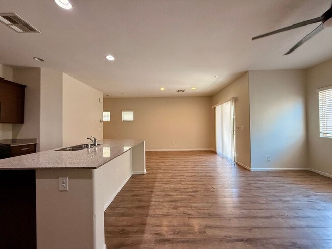 Building Photo - 3 BED 2.5 BATH 2 CAR GARAGE HOME w/ LOFT &...