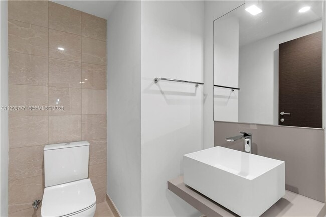 Building Photo - 1000 Brickell Plaza