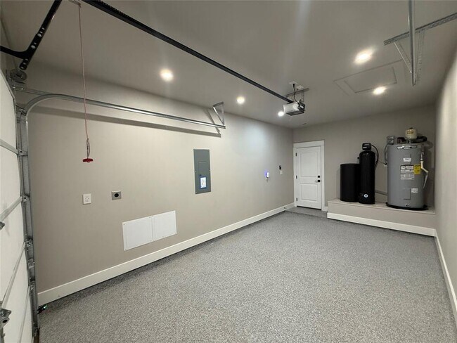 Building Photo - 201 N Vandeveer St