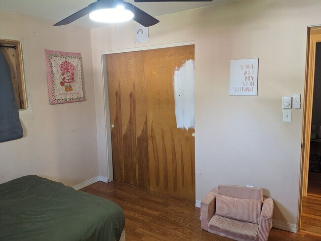 Building Photo - Cherry St Duplex