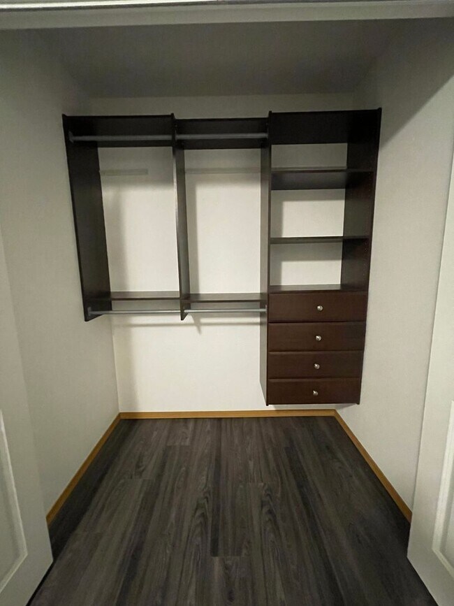 Building Photo - War Eagle Ct. (2690)