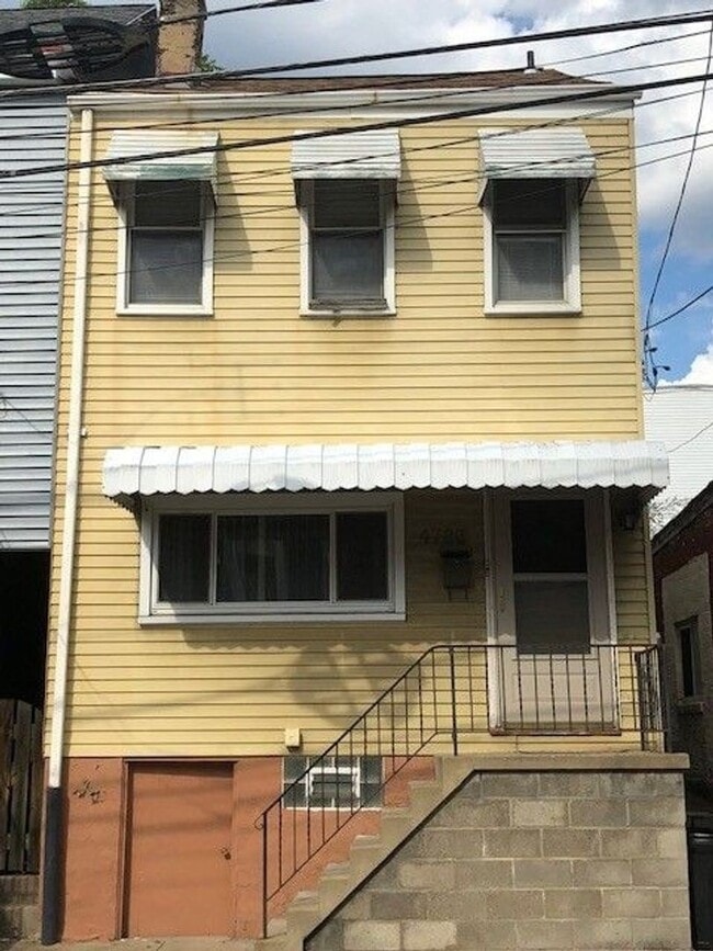 Building Photo - SPACIOUS 2 or 3 BEDROOM HOME IN THE HEART OF BLOOMFIELD!