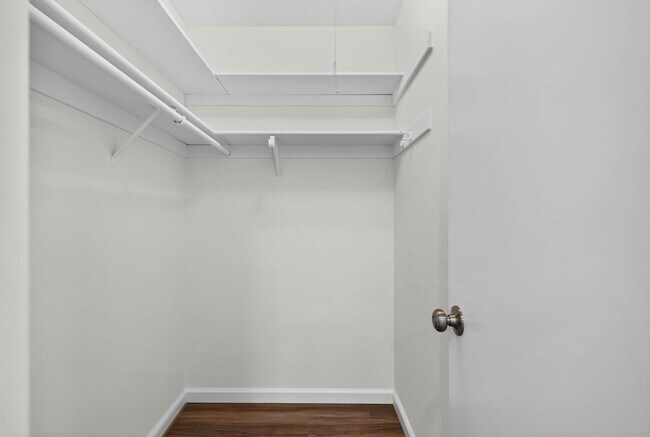 Building Photo - 121 Violet Rd