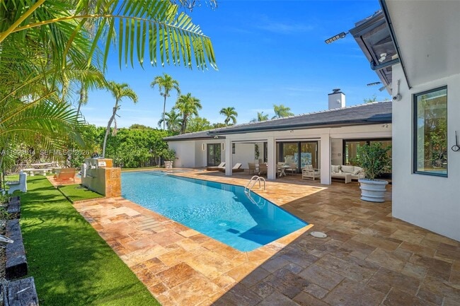 Building Photo - 5120 Carillo St