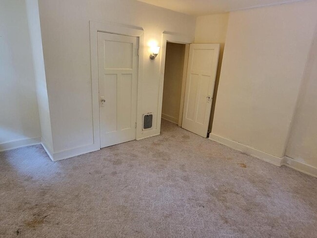 Building Photo - 1053 Highland Ave