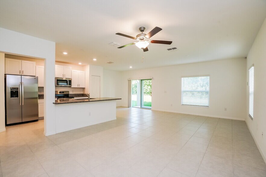 Building Photo - 7308 Spring Snowflake Ave