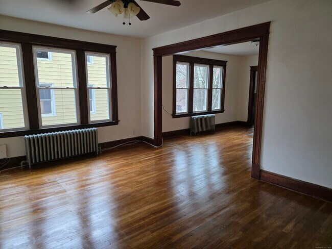 Building Photo - 166 Oak St