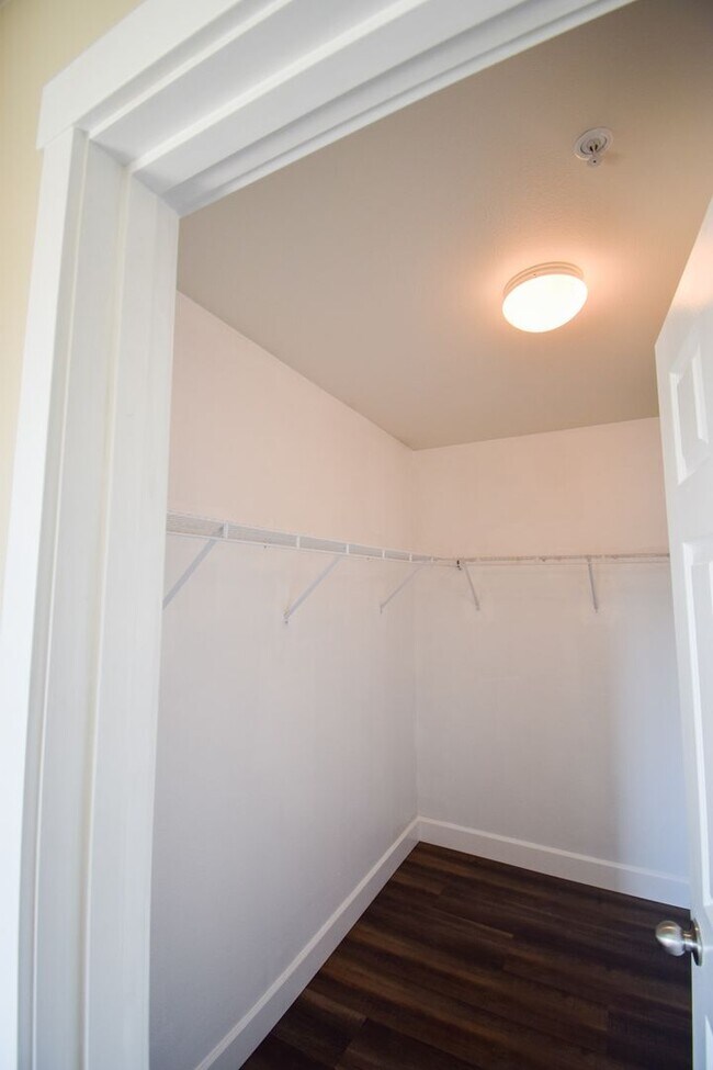 Building Photo - 10735 SW Canterbury Ln