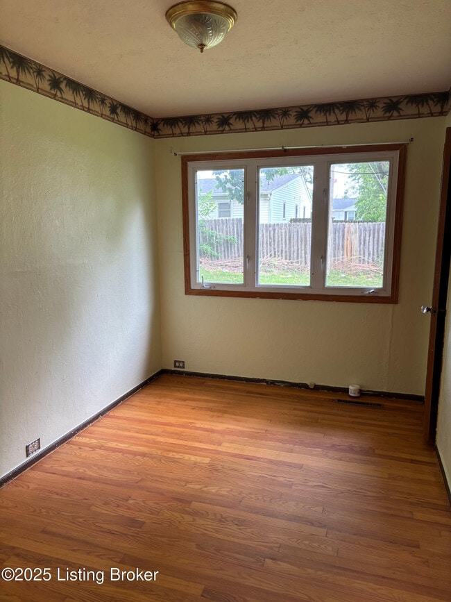 Building Photo - 516 Popp Ave