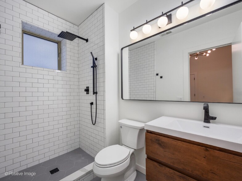 Building Photo - 840 N Wolcott Ave