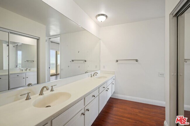 Building Photo - 18103 Coastline Dr