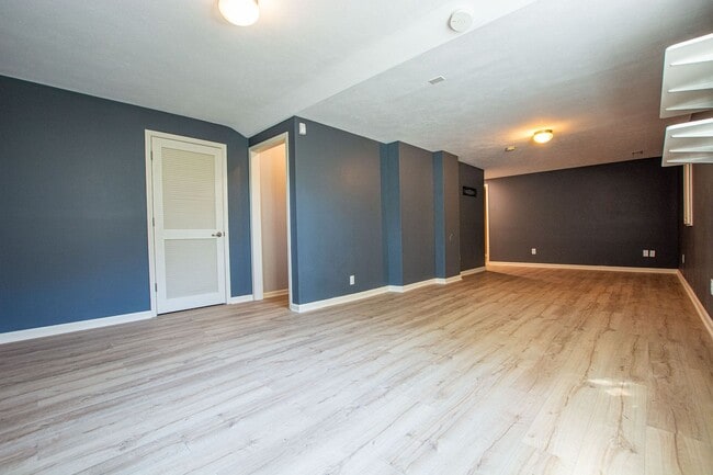 Building Photo - Extremely Spacious 3 Bedroom / 2.5 Bath Home in Bellevue!