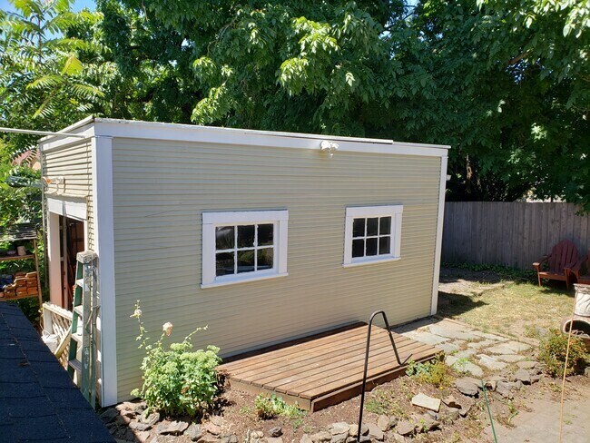 Garage - 4125 SE Gladstone st